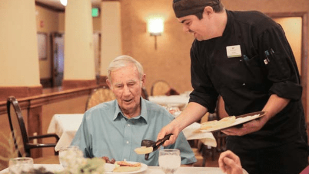 GP_Featured Image Template (7) Senior dining at an independent living community eating chef-prepared food